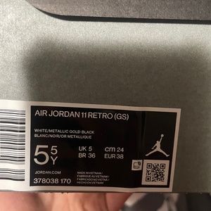 Jordan 11 Gratitude size 5.5Y